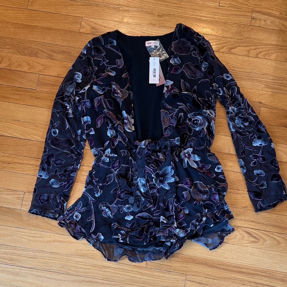 Sunset + Spring Women’s Floral Romper Size Large - New With Tags!